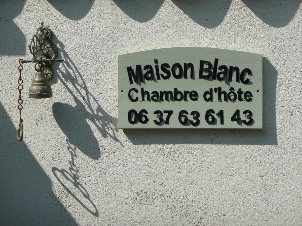 Maison Blanc Bed & Breakfast Gibourne Bagian luar foto