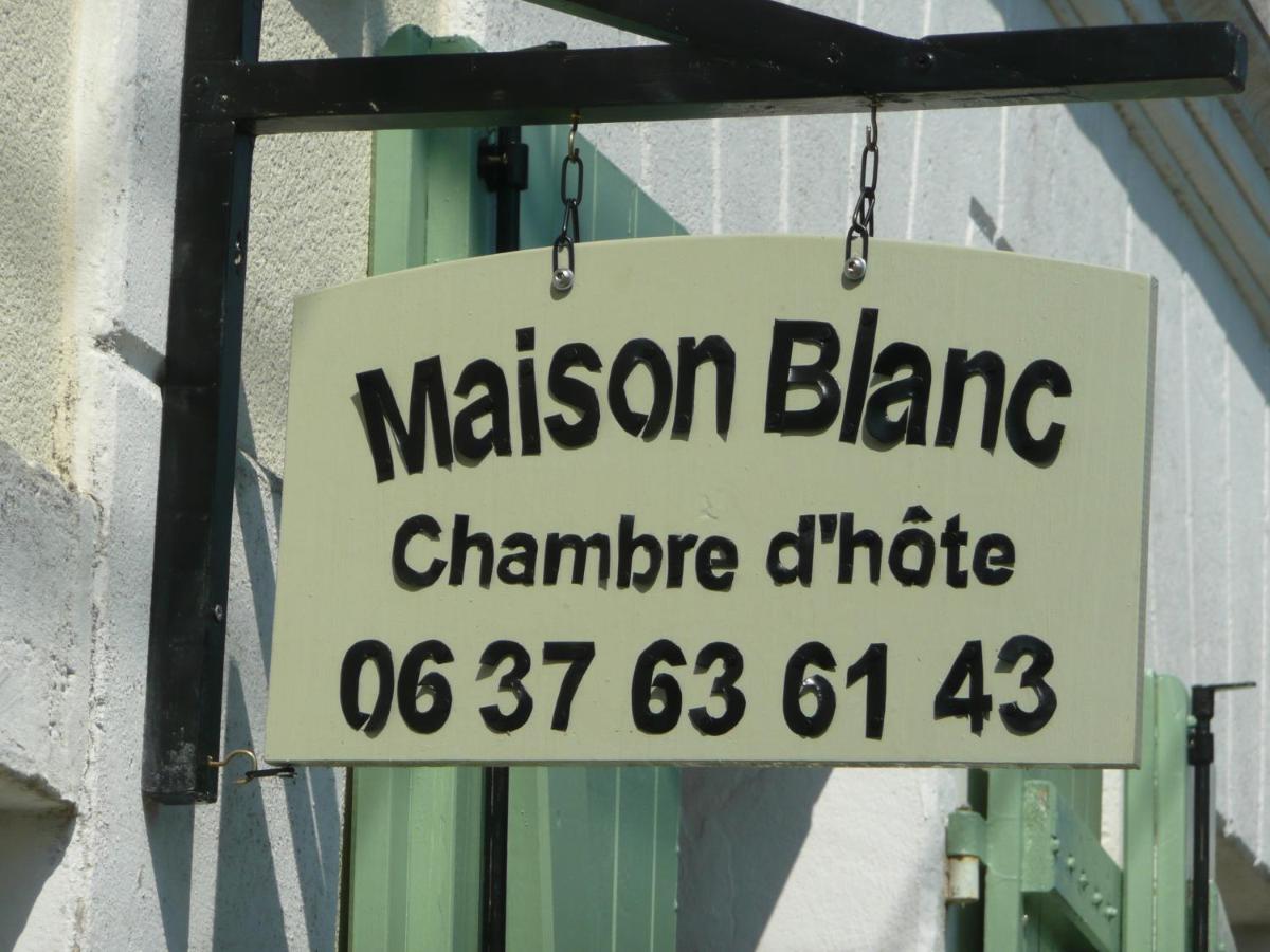 Maison Blanc Bed & Breakfast Gibourne Bagian luar foto