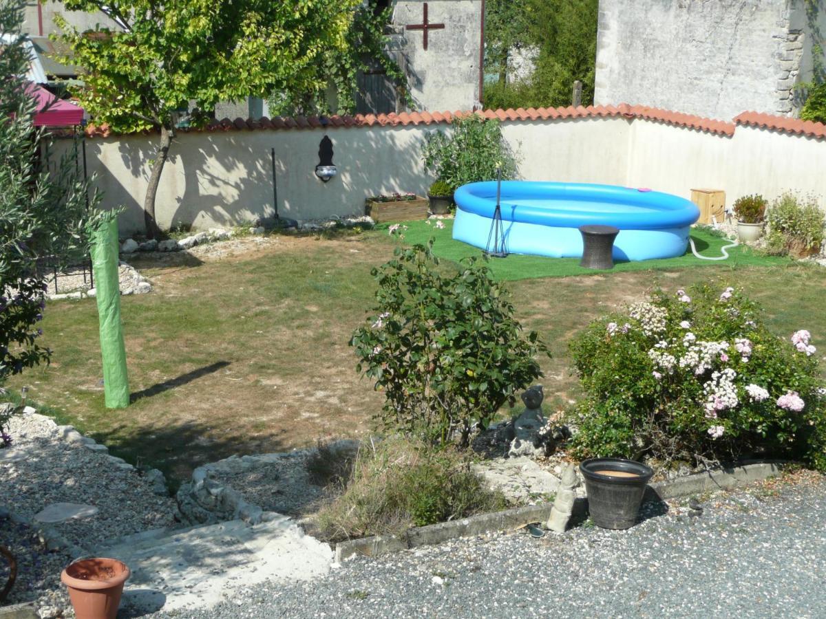 Maison Blanc Bed & Breakfast Gibourne Bagian luar foto