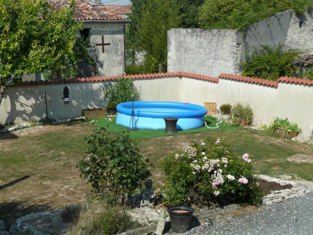 Maison Blanc Bed & Breakfast Gibourne Bagian luar foto
